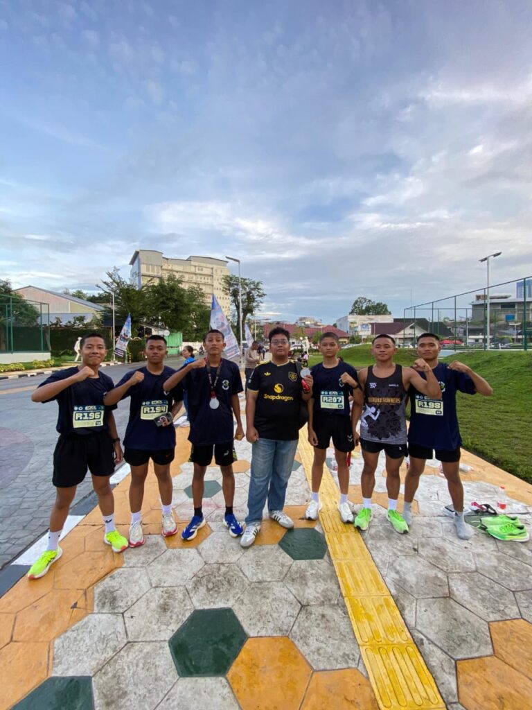 Kegiatan olahraga siswa di sekolah taruna di Medan yang melatih disiplin, kebugaran, dan kerja sama tim dalam sistem pendidikan karakter.